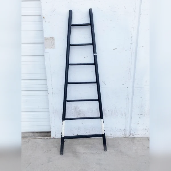 Beautiful20Wooden20Ladder20in20the20French20Style - ANTIQUITIESWAREHOUSES