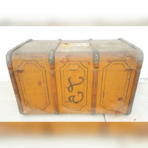 Carrying20Case20with20a20Vintage20Leather20Exterior - ANTIQUITIESWAREHOUSES