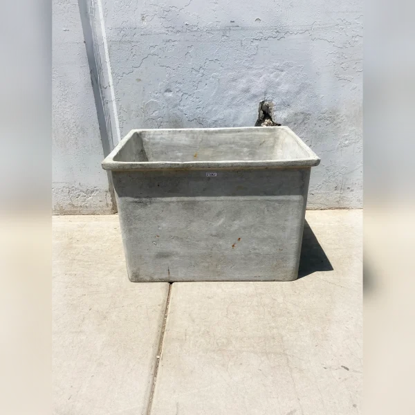 Concrete20Square20Planter20with20a20Modern20Belgian20Design - ANTIQUITIESWAREHOUSES