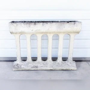 Contemporary20Patio20Planter20with20Railing20for20Concrete20Areas - ANTIQUITIESWAREHOUSES