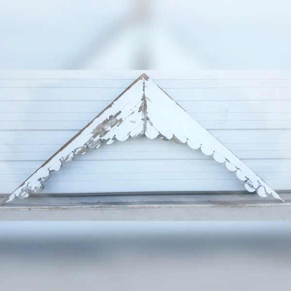 Contemporary20Triangular20Wall20Trim20Made20of20White20WoodAn20Architectural20Accent - ANTIQUITIESWAREHOUSES