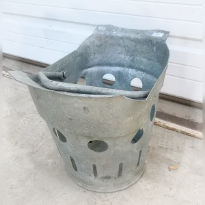 EasyGrip20Handles20and20Drain20Holes20on20a20RustProof20Galvanized20Bucket - ANTIQUITIESWAREHOUSES