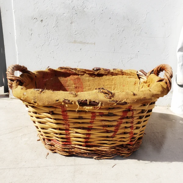 Elegant20Champagne20Picnic20Basket20Made20of20Wicker20with20Liners Elegant20Champagne20Picnic20Basket20Made20of20Wicker20with20Liners - ANTIQUITIESWAREHOUSES