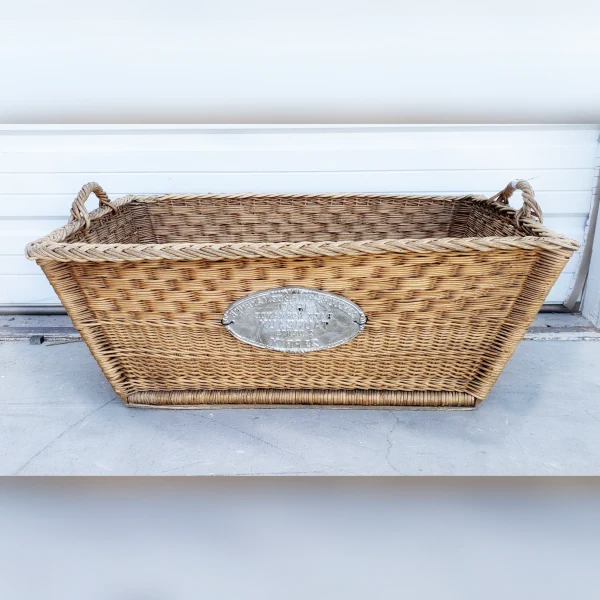 Elegant20French20Market20Basket20in20a20Rectangular20Shape20with20a20Custom20Plaque - ANTIQUITIESWAREHOUSES