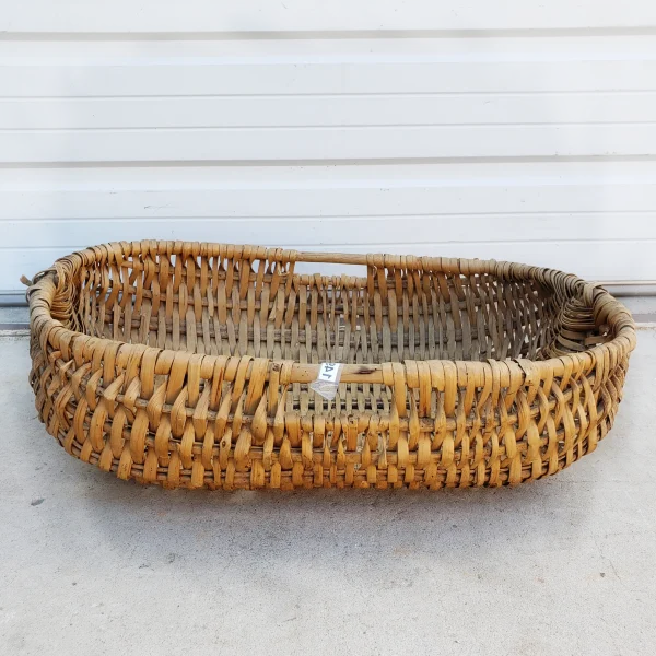 Elegant20and20Roomy20Weaved20Wicker20Basket - ANTIQUITIESWAREHOUSES