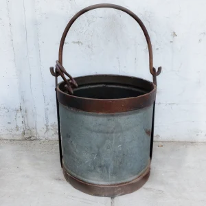 HandleGuided20Robust20Iron20Bucket - ANTIQUITIESWAREHOUSES