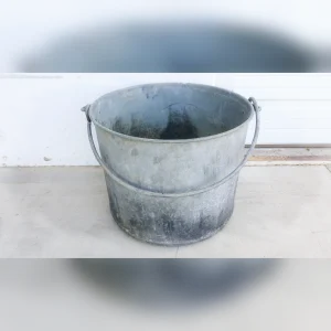 Sturdy20Round20Bucket20with20Handles20for20Easy20Grip - ANTIQUITIESWAREHOUSES