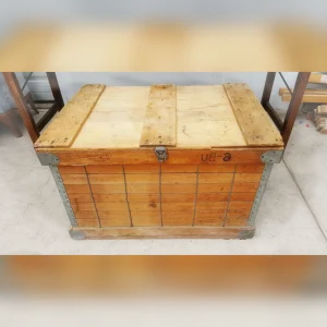 Stylish20and20LongLasting20A20Reclaimed20Wooden20Chest20with20a20Cover - ANTIQUITIESWAREHOUSES