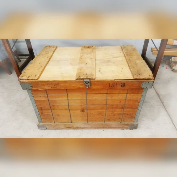 Stylish20and20LongLasting20A20Reclaimed20Wooden20Chest20with20a20Cover - ANTIQUITIESWAREHOUSES
