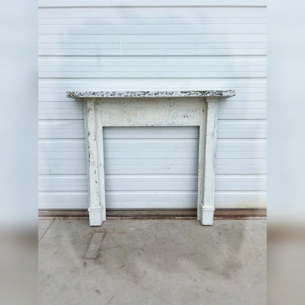Vintage20Farmhouse20Style20with20a20Rustic20Chipped20Wood20Mantel Vintage20Farmhouse20Style20with20a20Rustic20Chipped20Wood20Mantel - ANTIQUITIESWAREHOUSES